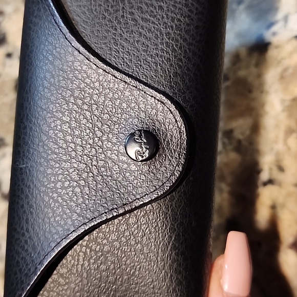 Ray-Bans eyeglasses case - Picture 2 of 5